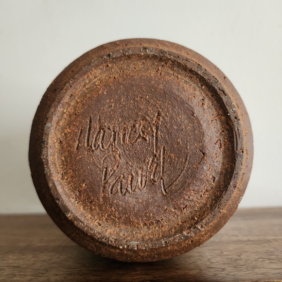 Vintage Handmade Artist Sign Nancy Pawel Fish Sketch Pottery Vase - Picture 5 of 8